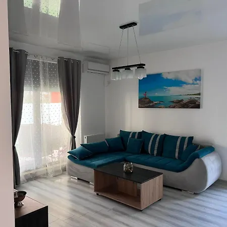 Nancy House Sea *